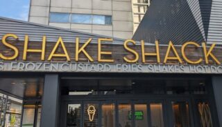 【Shake Shack】六本木のテラスペットOKのファストフード