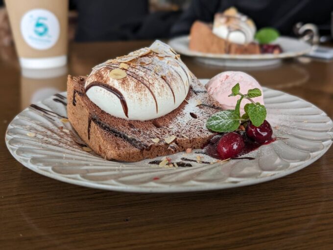 ランチデザートのエンゼルフードケーキ