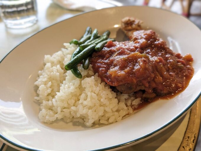 骨付き鶏モモ肉のバスク風