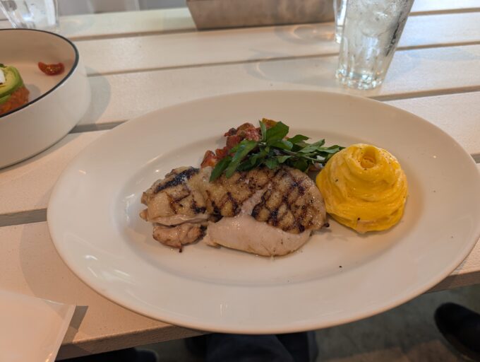 大山鶏のグリル+スクランブルエッグ