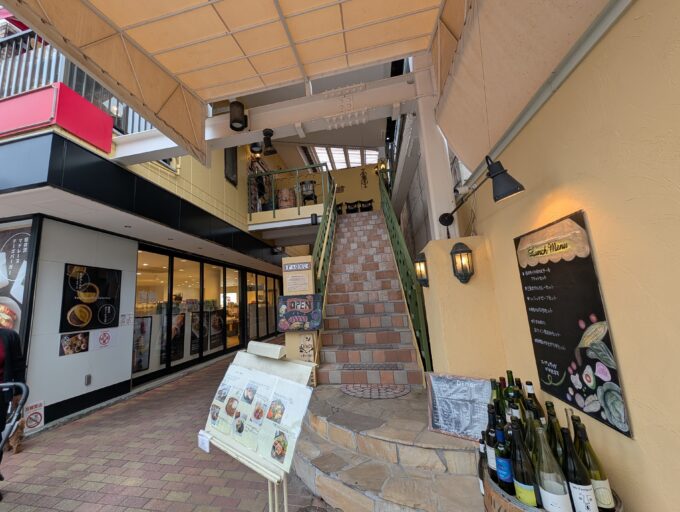 お店の外観　入り口は2Fです