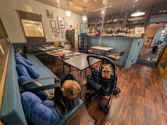 店内　奥のほうの席でした