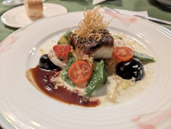 本日の鮮魚料理(真鯛のポワレ)