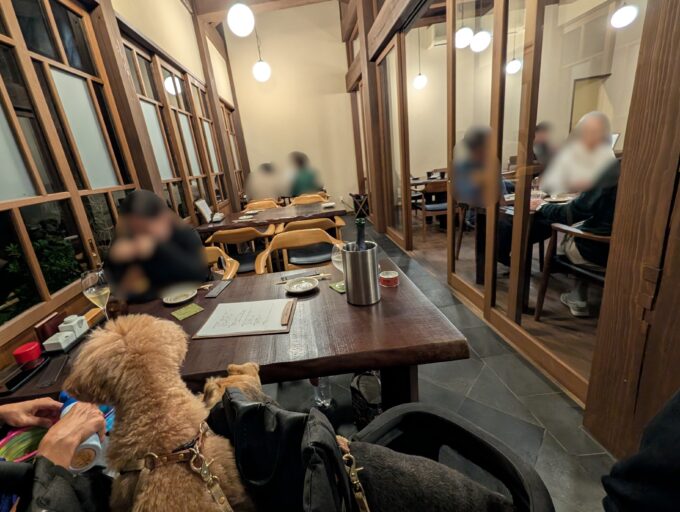 テラス席ですが,店内です