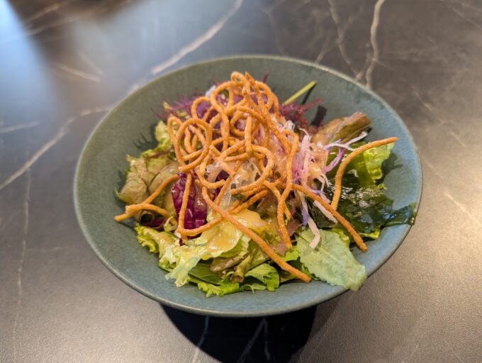 そばについてくるサラダ