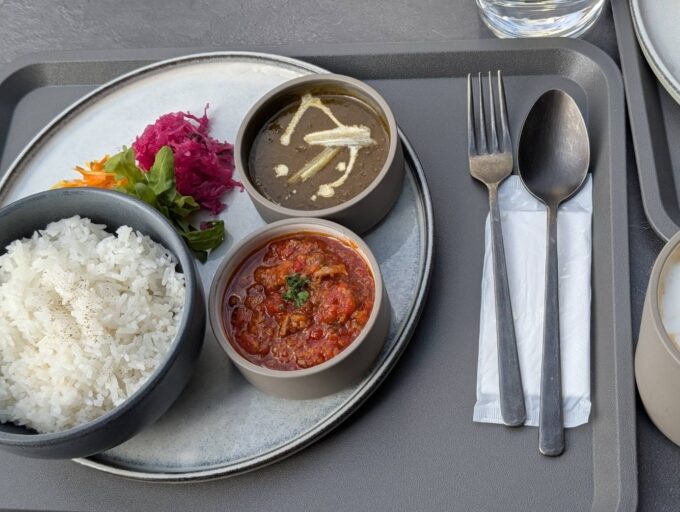 ほうれん草のキーマカレーとミートソース