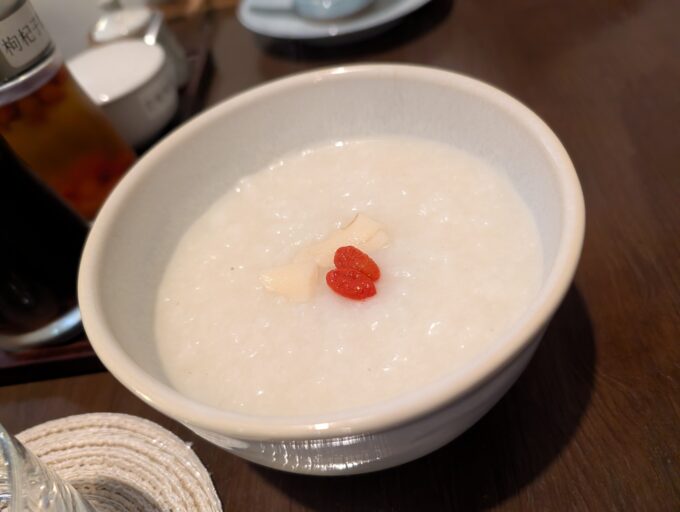 薬膳粥　おかわり無料！