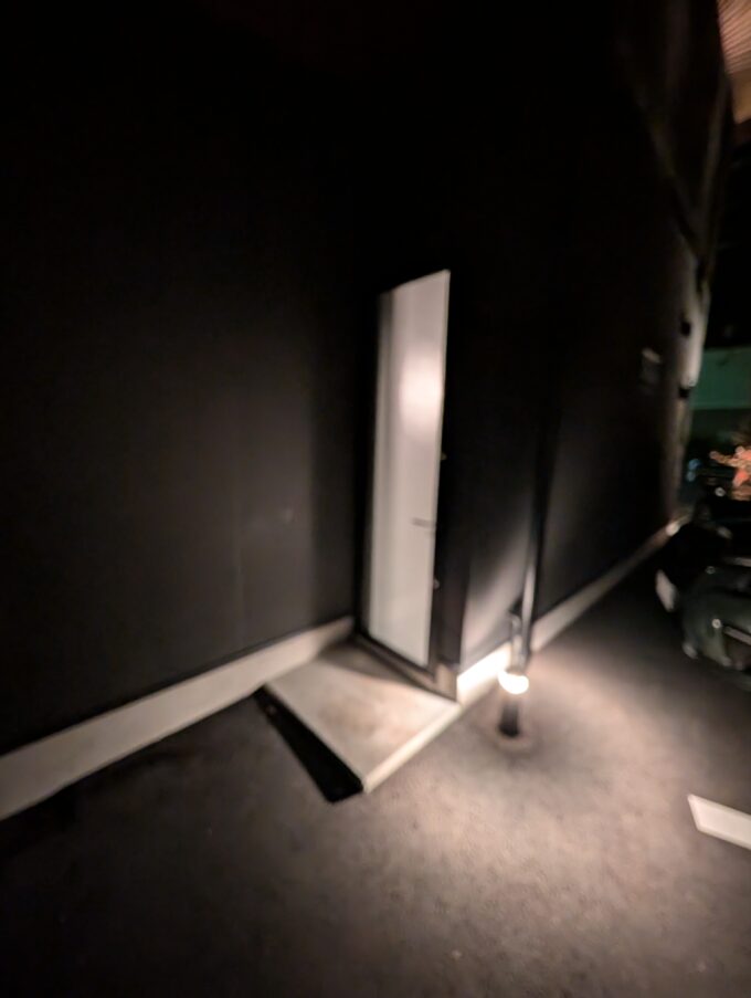 犬連れは駐車場側の裏口から個室へ入ります