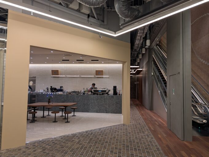 お店の館内側入口　建物の外からも入れます