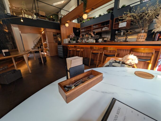 店内 2階席も一部ペットOKです