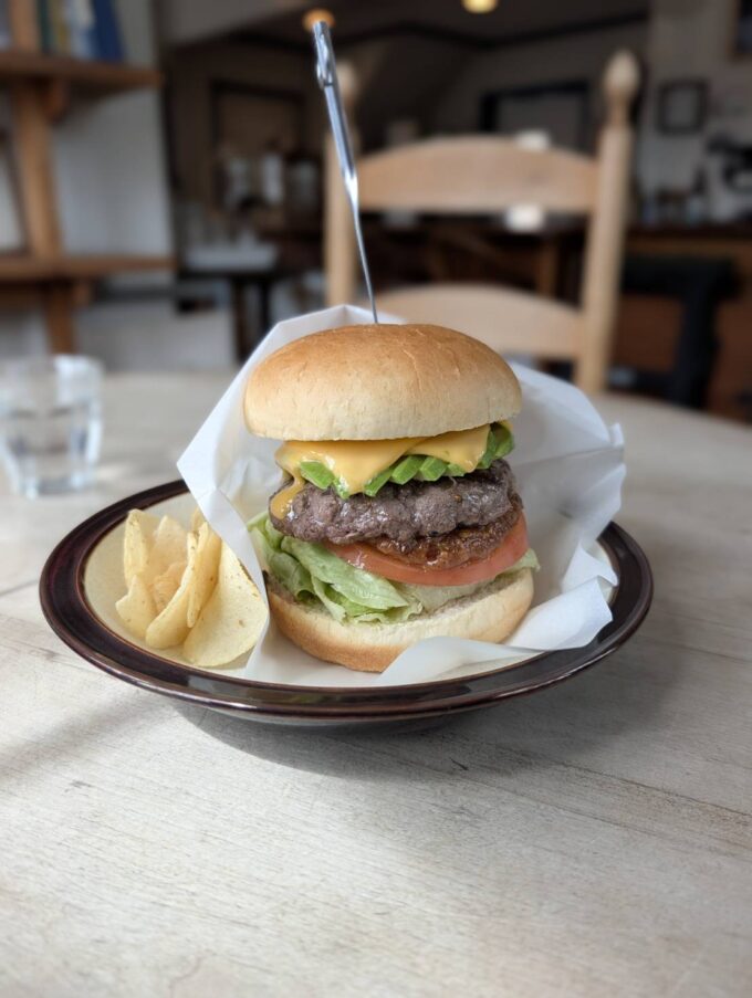 アボカドチーズバーガー