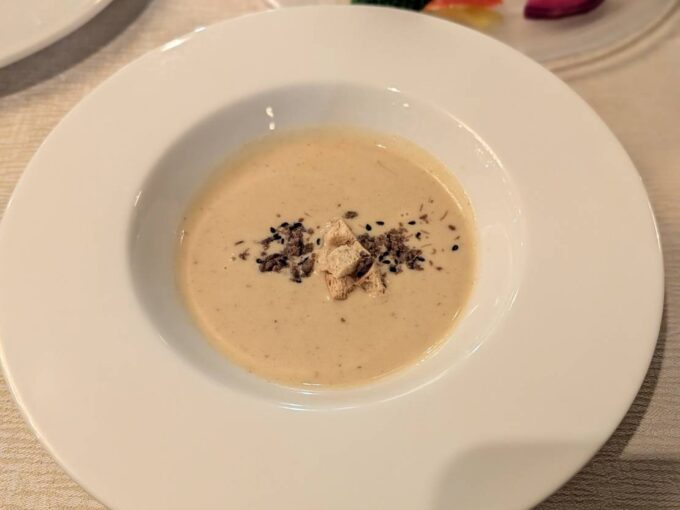 本日のスープ(白菜のポタージュ)