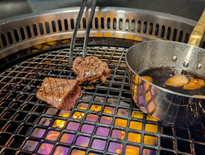 ロック焼きはお店の人が焼いてくれます