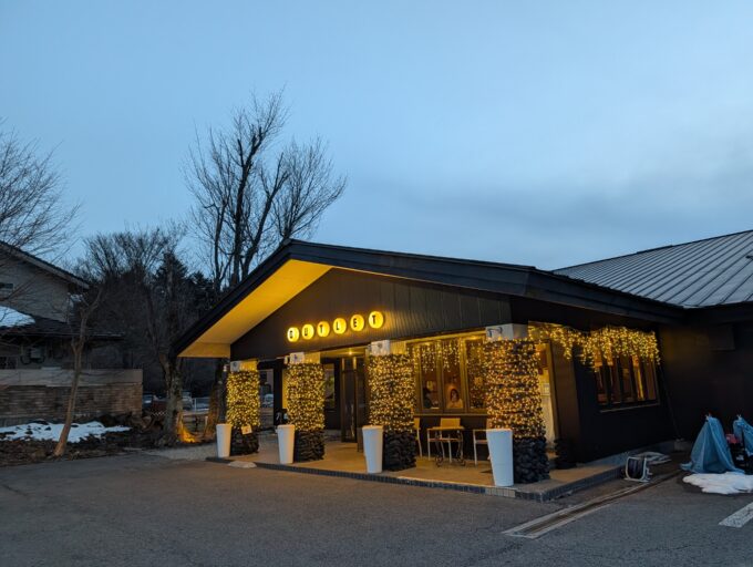 お店の外観　ホテル入口です