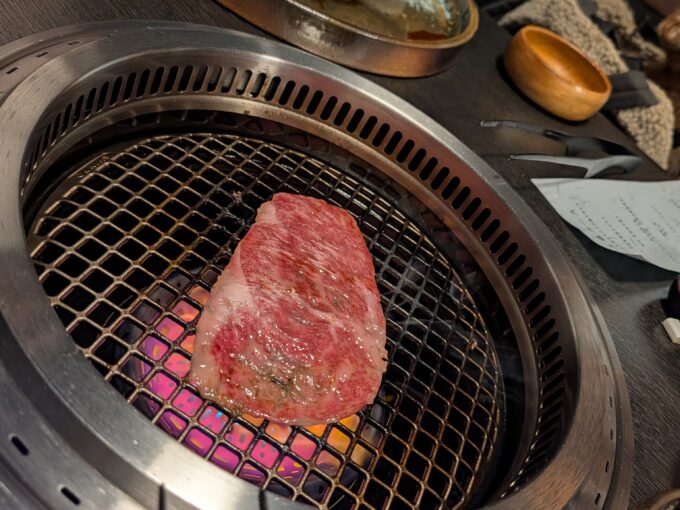 サーロインもお店の人が焼いてくれます