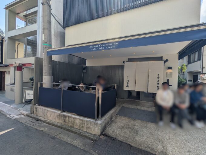 お店の外観　人気なので並んでいます