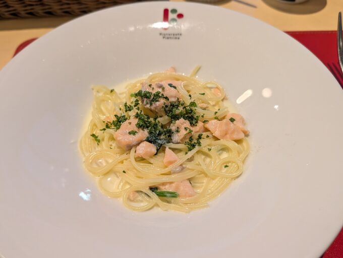 サーモンクリームパスタ