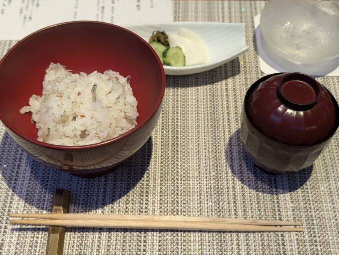 ご飯は少しならおかわりもできます
