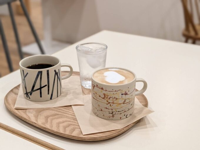 ハンドドリップコーヒーとカフェラテ