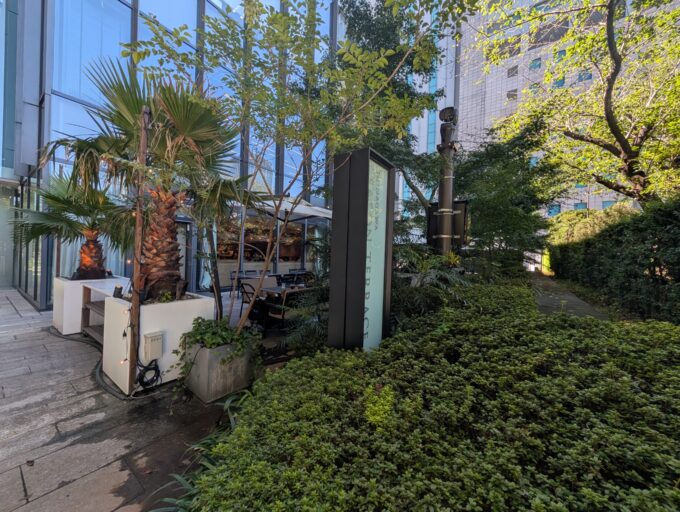 お店の外観　テラス側